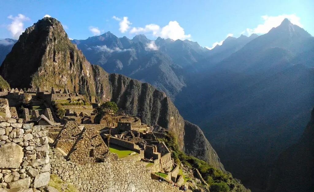 Excursión a Machu Picchu al Amanecer: La mejor forma de ver las famosas ruinas tour al amanecer en machu picchu